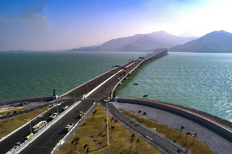 Открыт в Китае самый длинный в мире морской мост
