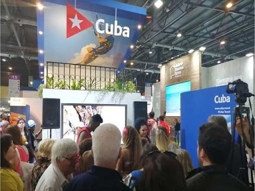 Куба со стендом на выставке в Аргентине