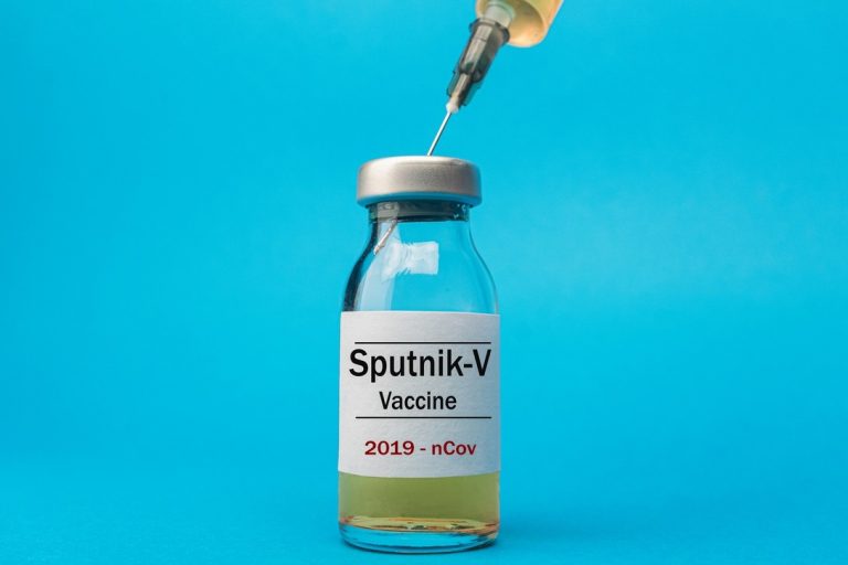 российская высокоэффективная вакцина "Спутник V"