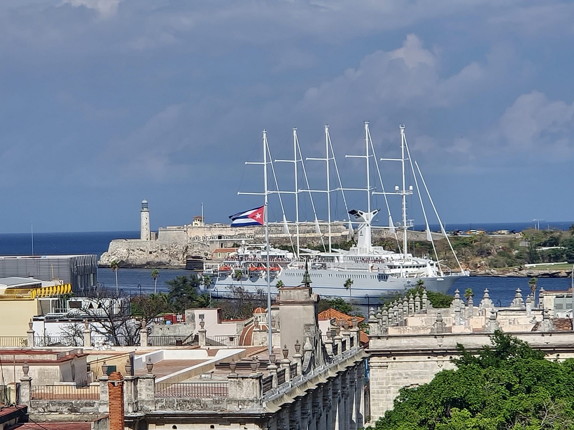 Club Med 2  в бухте Гаваны