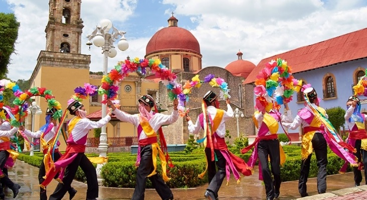 people dance