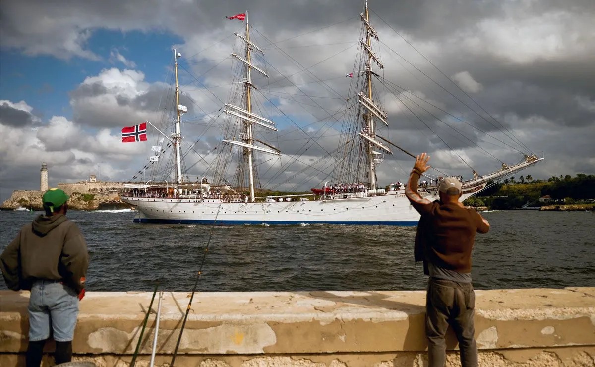 парусник Statsraad Lehmkuhl