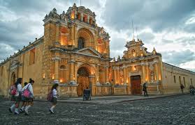 Антигуа – один из самых красивых колониальных городов в Латинской Америке