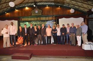 Группа Экселенсиас вручила ПРЕМИИ 2014 года разделу Куба